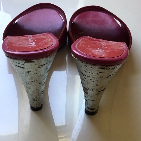 Anne Klein signature candy apple slides with gold heel - Picture 5 of 6
